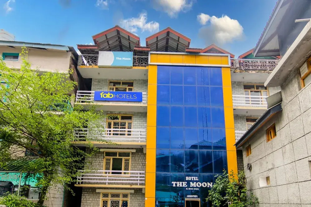 Fabhotel The Moon