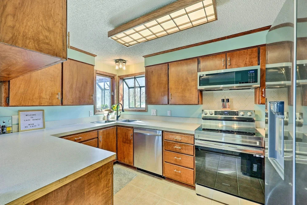 Hot Springs Getaway w/ Beautiful Lake Views