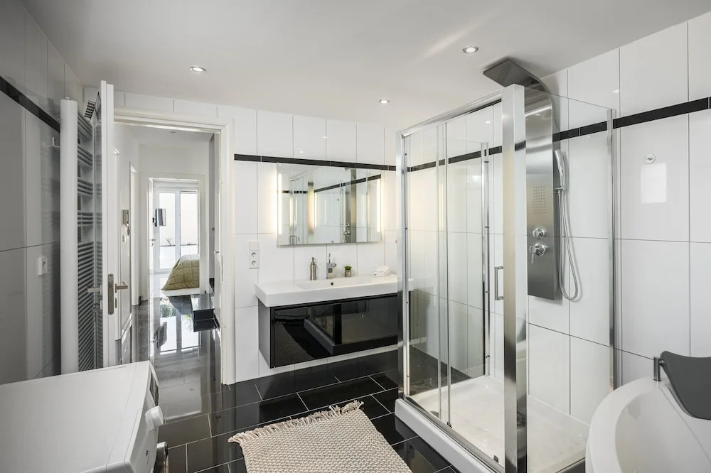 Euphoria Seaview Residences with Shared Pool by Konnect