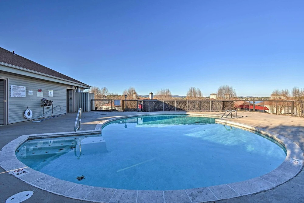 Beautiful Hot Springs Condo w/ Lake Hamilton Views