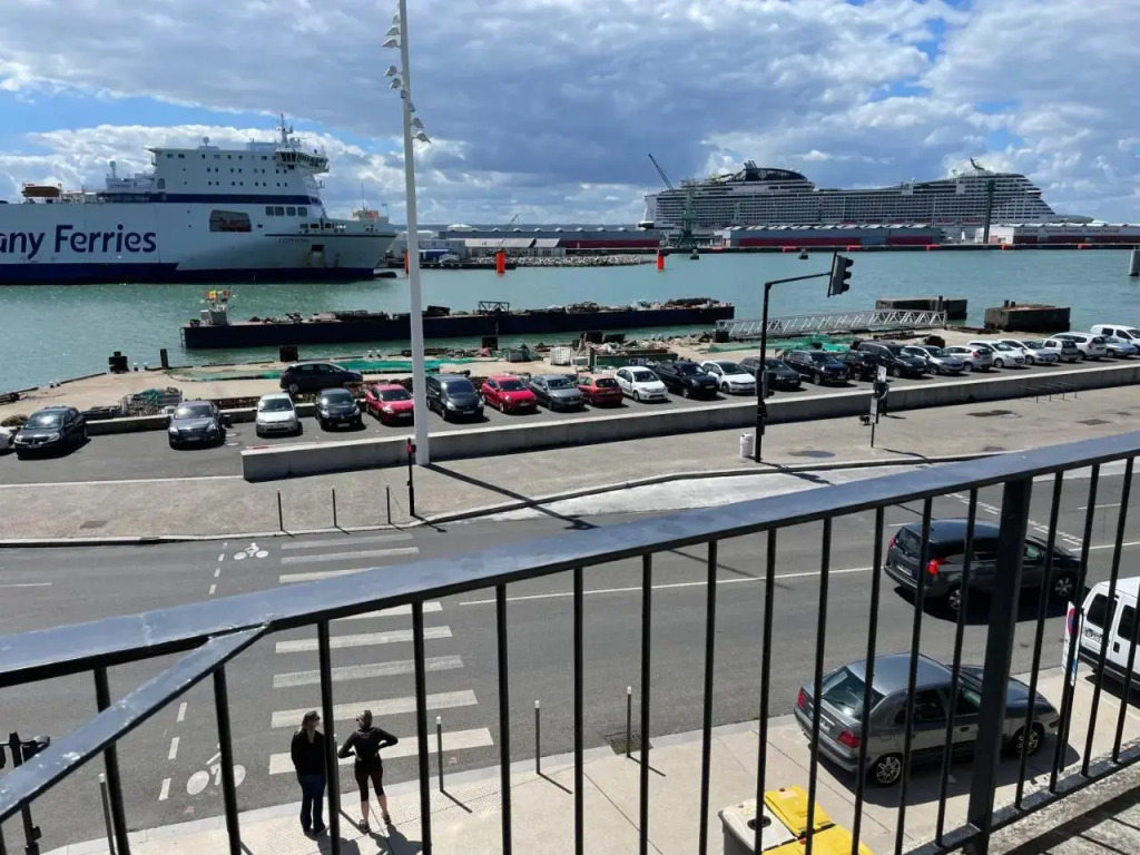 L'ancre, Studio Perret vue mer.