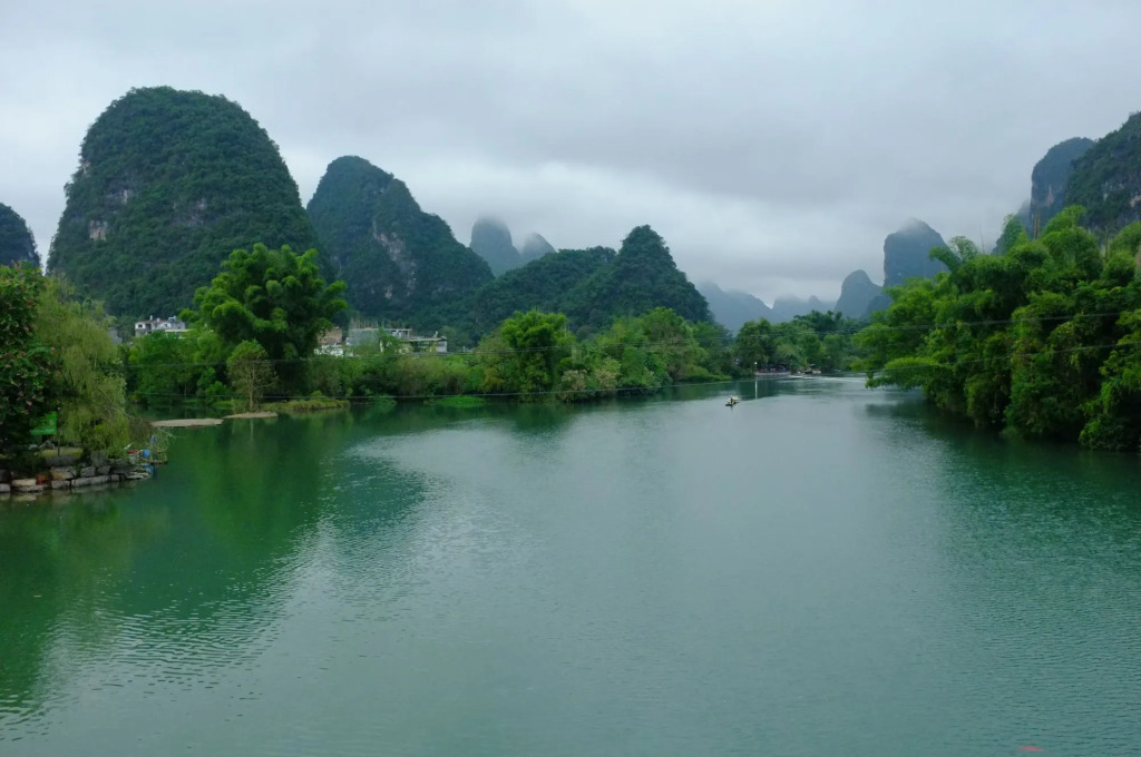 Yangshuo Edens Social Guesthouse - cozy garden courtyard & fresh craft coffee & night beers & outdoor activities