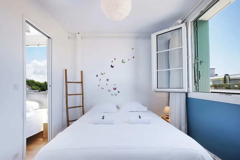 3 Bedrooms Hypercenter Terrace and Parking