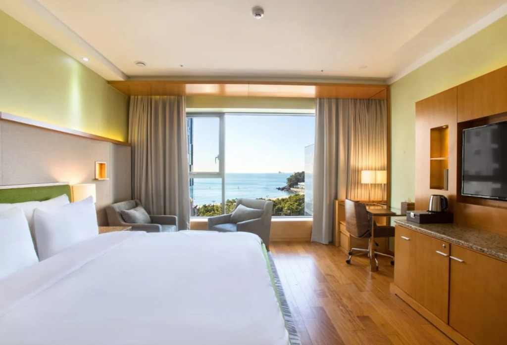 Baymond Hotel