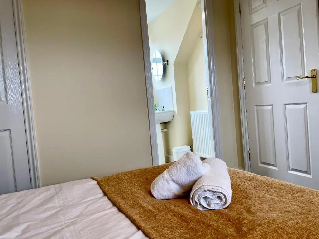 St Margarets House - Modern - 3 Bed Townhouse - Parking - Marvello Properties