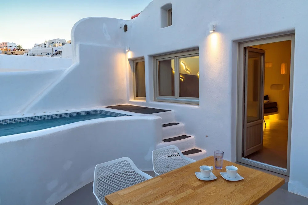 Allure Breeze Suites