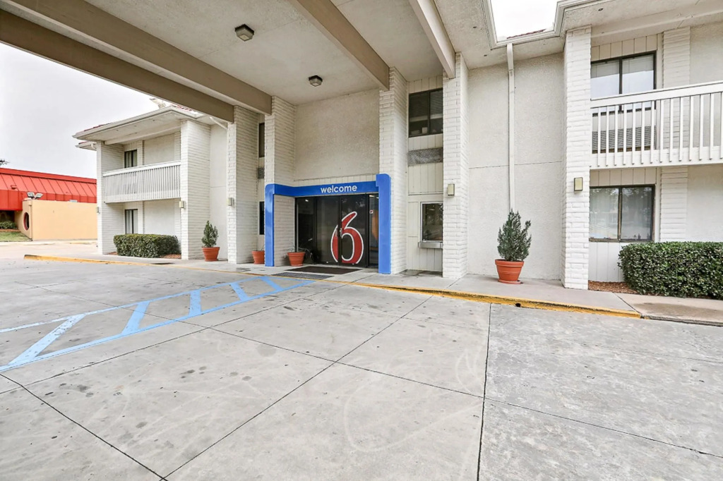Motel 6-Addison, TX - Dallas