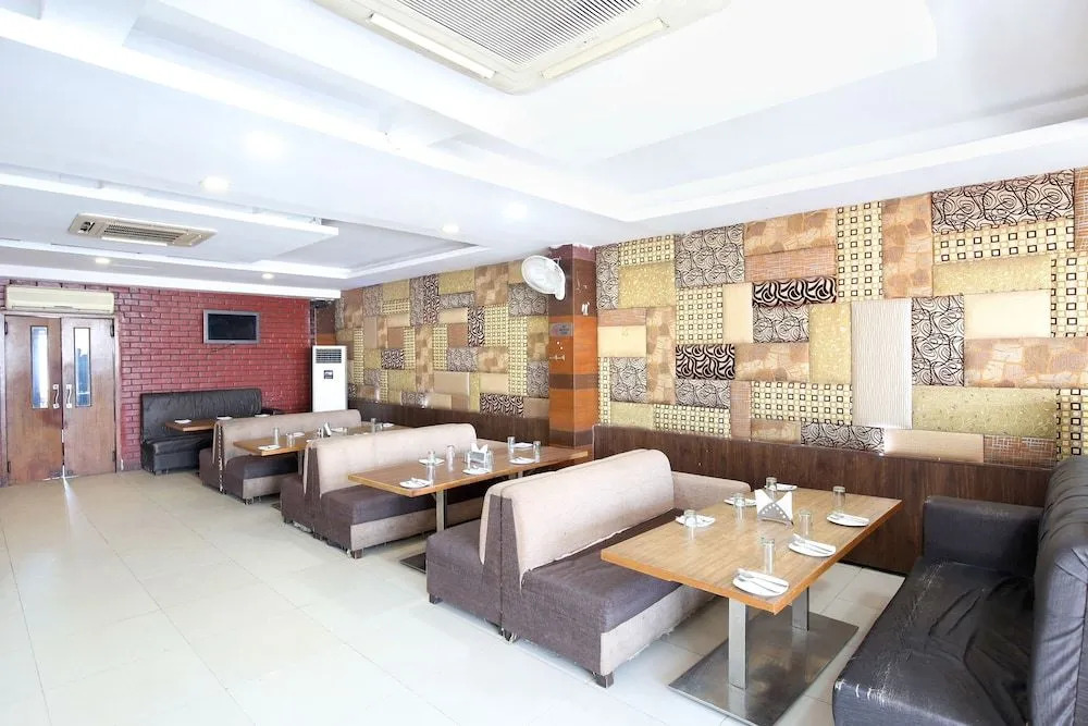 OYO 18540 Hotel Lemon And Chilli