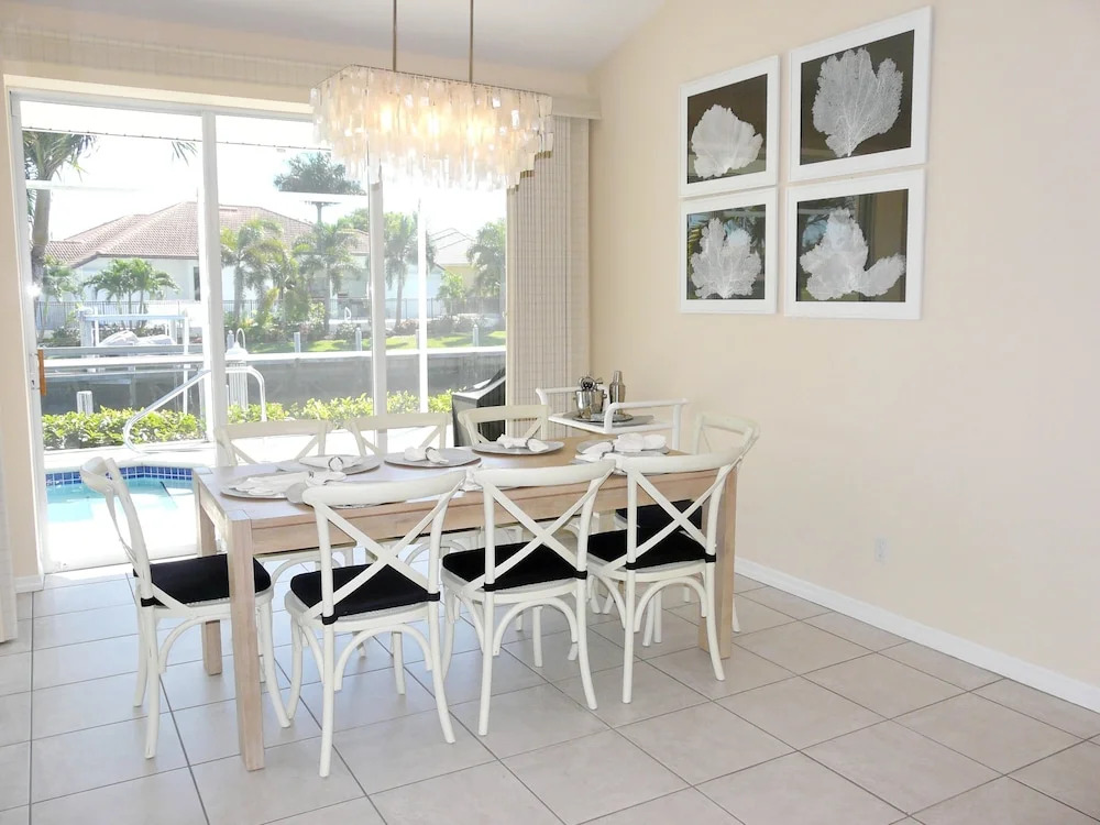 Luxuriously Furnished Waterfront Home With Pool/spa