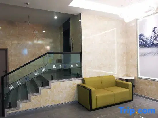 Yueyang Hotel (Wildlife Park Commercial Lane)
