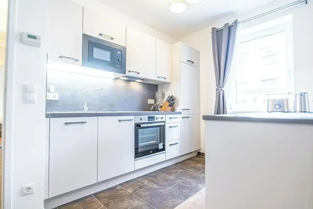 Modern 1BR 1LR Apt Donaustadt Area