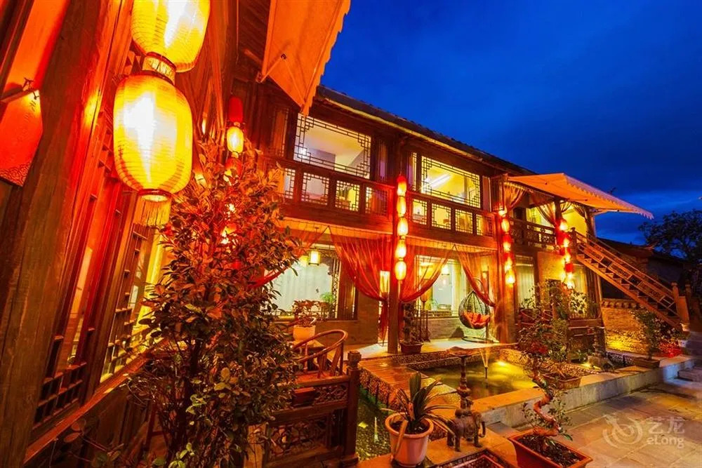 Lijiang Nobles Living Castle Hotel