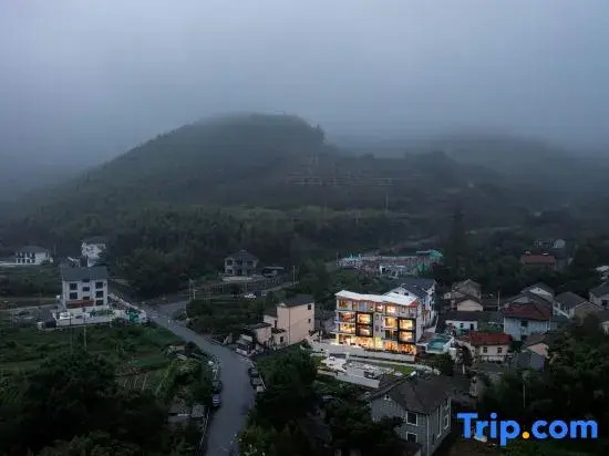 Yu'an Mountain Slow Life Pool and River Rafting Resort