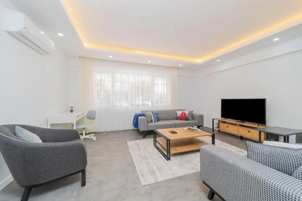 Central Located Big Spacious Flat in Muratpasa
