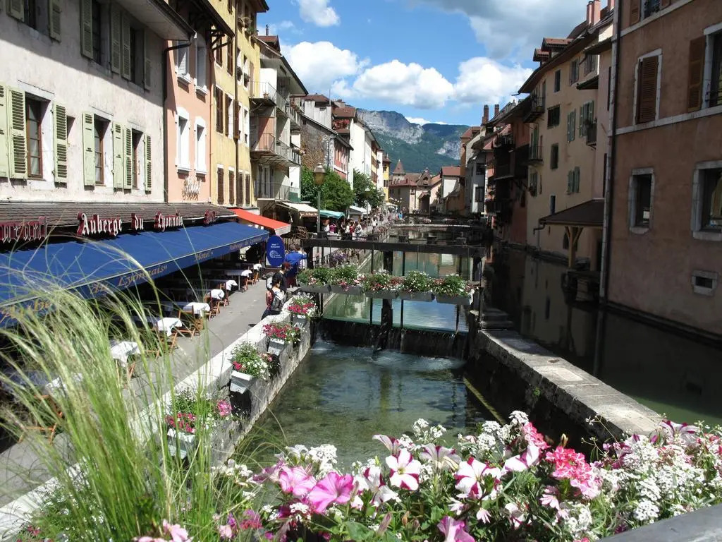 Les Bulles "Lofts & Lakes"