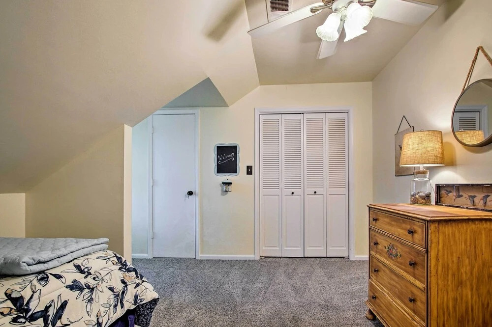 Remodeled Historic Farmhouse ~ 20 Mi to KC!