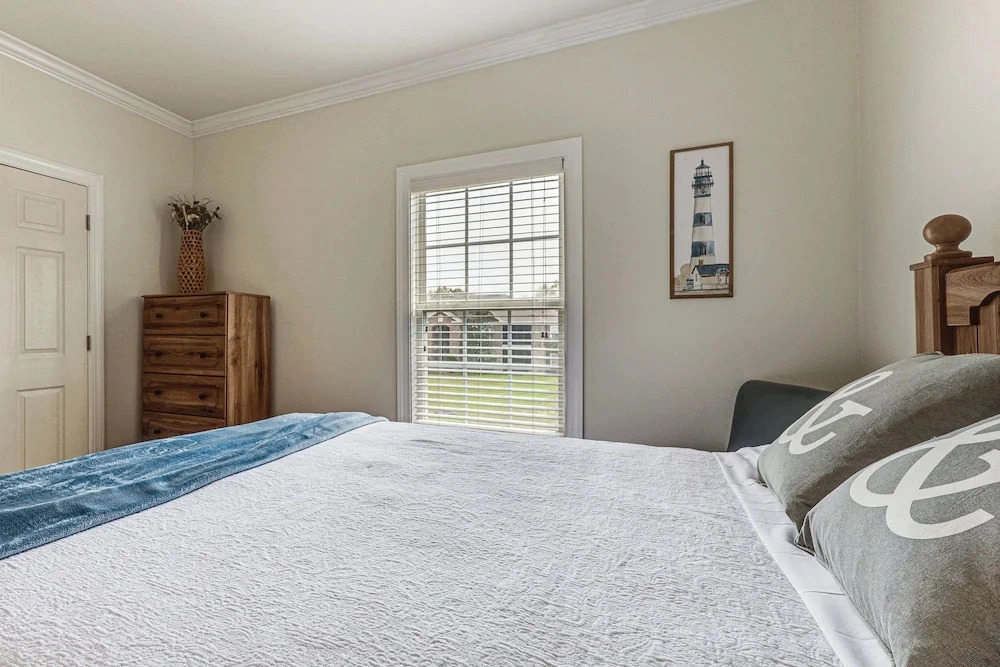 Pool Access! Recently Updated Retreat in Foley