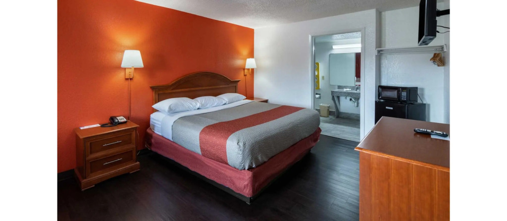 Motel 6-Corona, CA