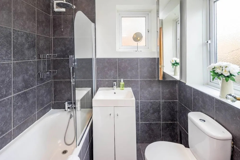 Charming flat w/ garden near Westfield (sleeps 4)