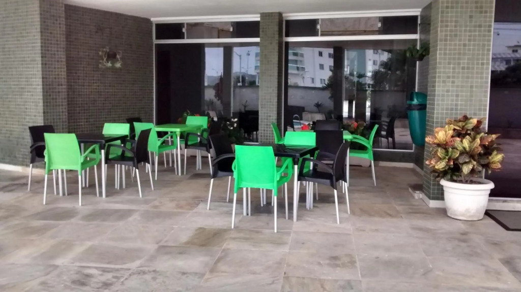Cabo Frio - Praia do Forte - Apto 130 m2 na beira da praia, com ar condicionado