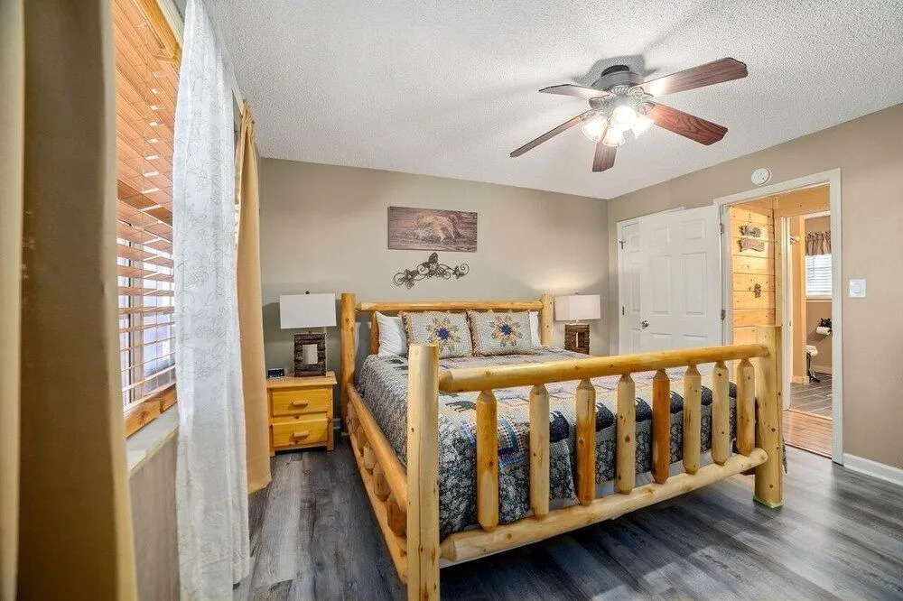 Strollin' Bear 3 Bedroom Home by Redawning