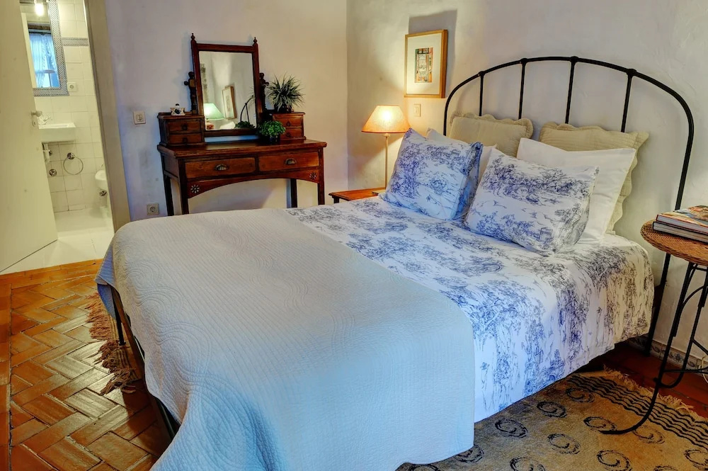 Independent Apartment n 2 in an Old Mansion Located by the Mouth of Douro River