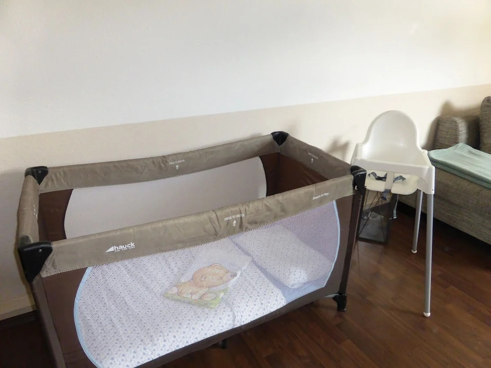 Ferienwohnung Friedrich Schiller, 2 Schlafzimmer, Balkon,kostenloses WiFi, nähe Zentrum