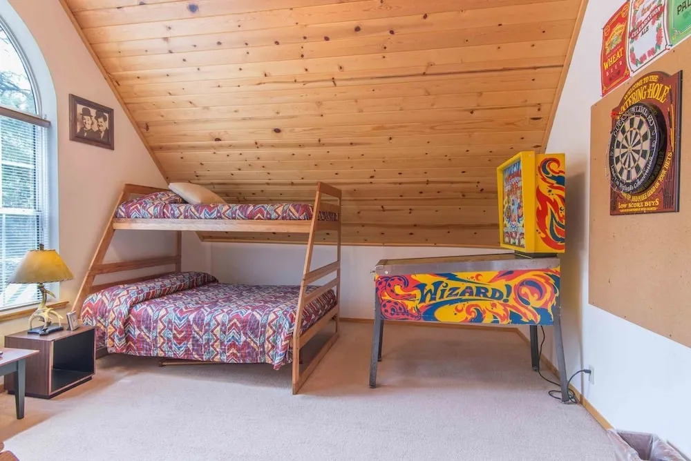 Hansing s Lair 4 Bedroom Holiday Home By Tahoe Truckee