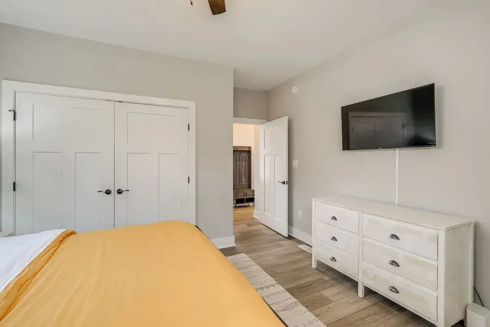 Getaway w/ Resort Perks at Smith Mountain Lake!