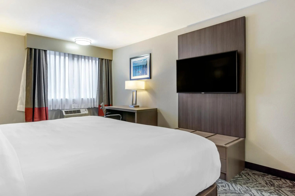 Comfort Inn & Suites Pacific - Auburn