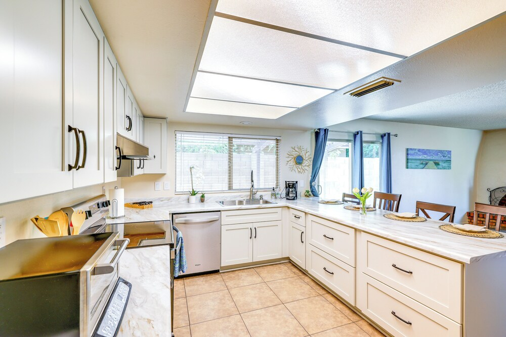 Centrally Located Glendale Home w/ Yard & Grill