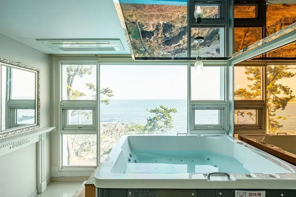 Pohang Pinewave Sea & Spa Pension