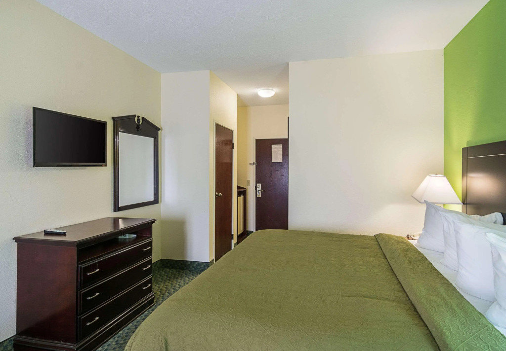 Quality Inn & Suites Harvey - Chicago Southland