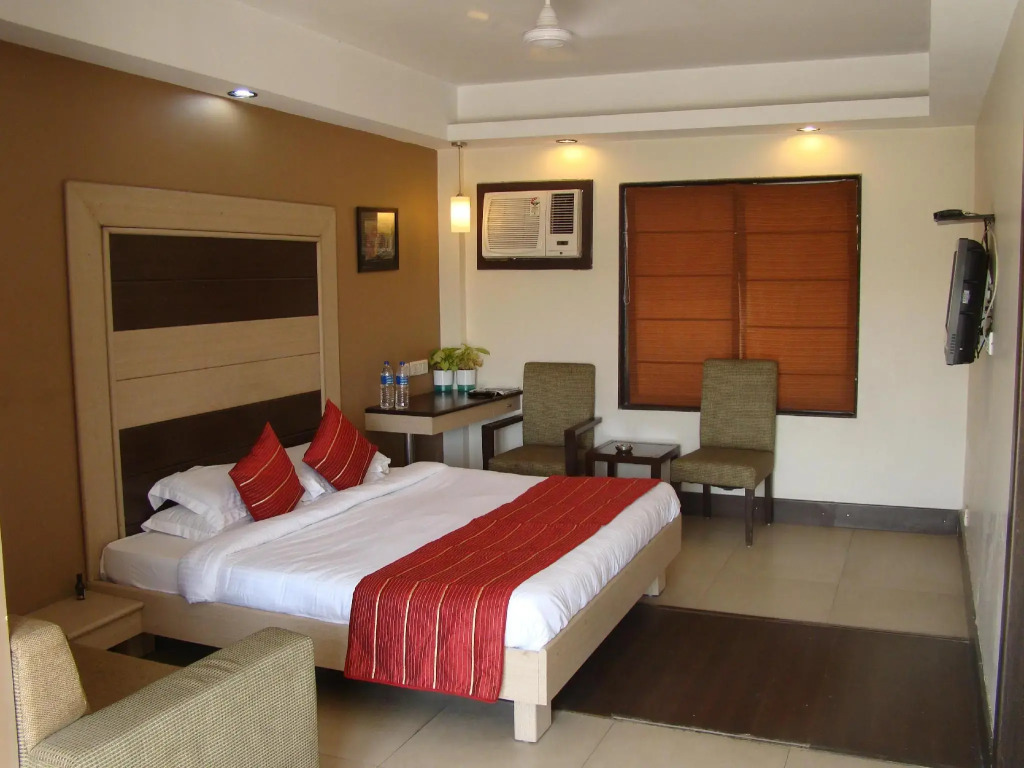 Pacific Inn Huda City Centre Sec 41