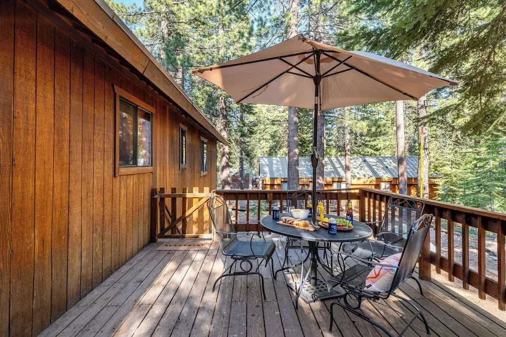 Whiskey Springs by Avantstay Classic Cabin Near Tahoe Donner Ski Area!
