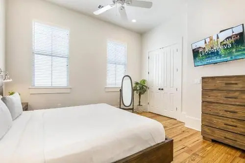 3BR Loft on Carondelet by Hosteeva