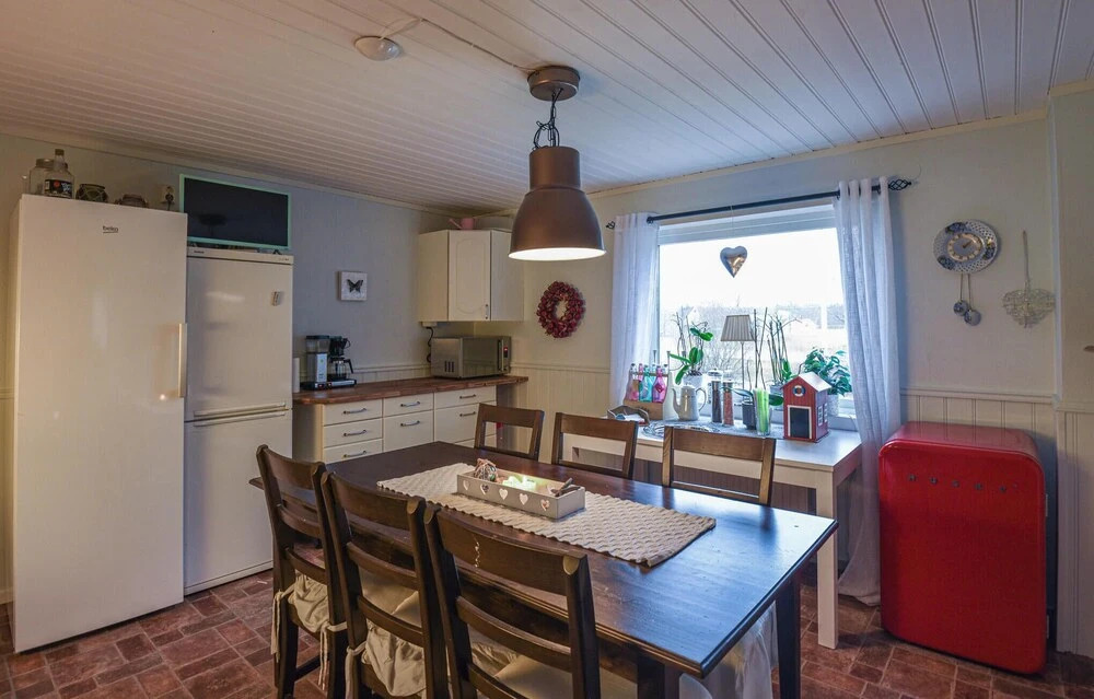 Nice Home In Strömstad With Wifi