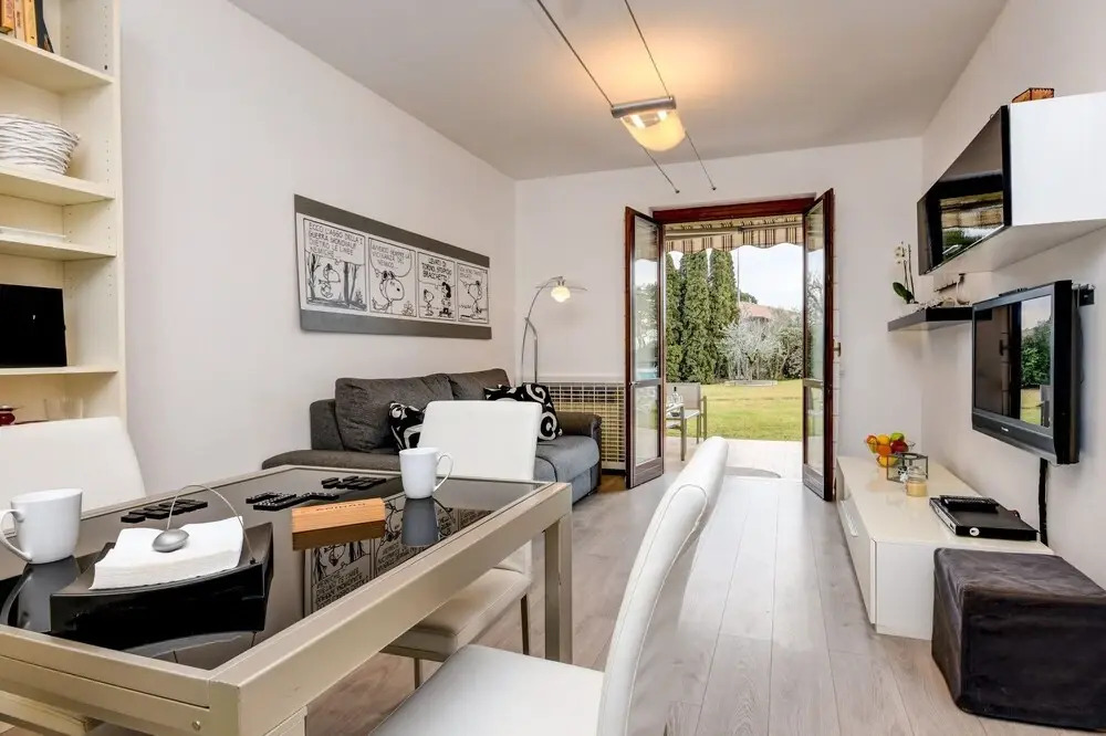 Zoe Apartment