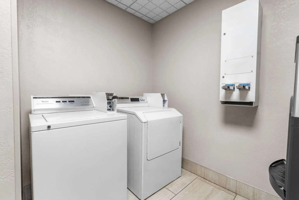 Days Inn & Suites by Wyndham Ridgeland