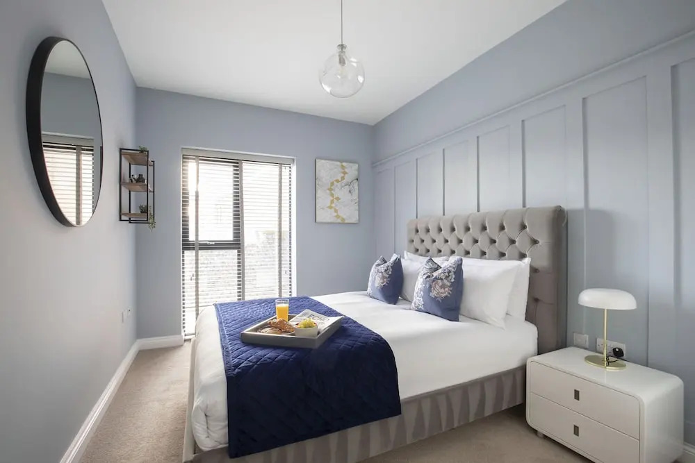 Elliot Oliver - Luxurious Two Bedroom Apartment in The Docks