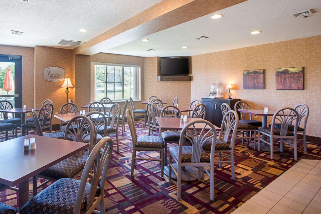 Sleep Inn & Suites Bay View Acme - Traverse City