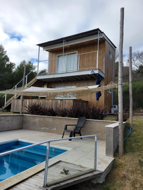 al pie de las sierras en villa del lago