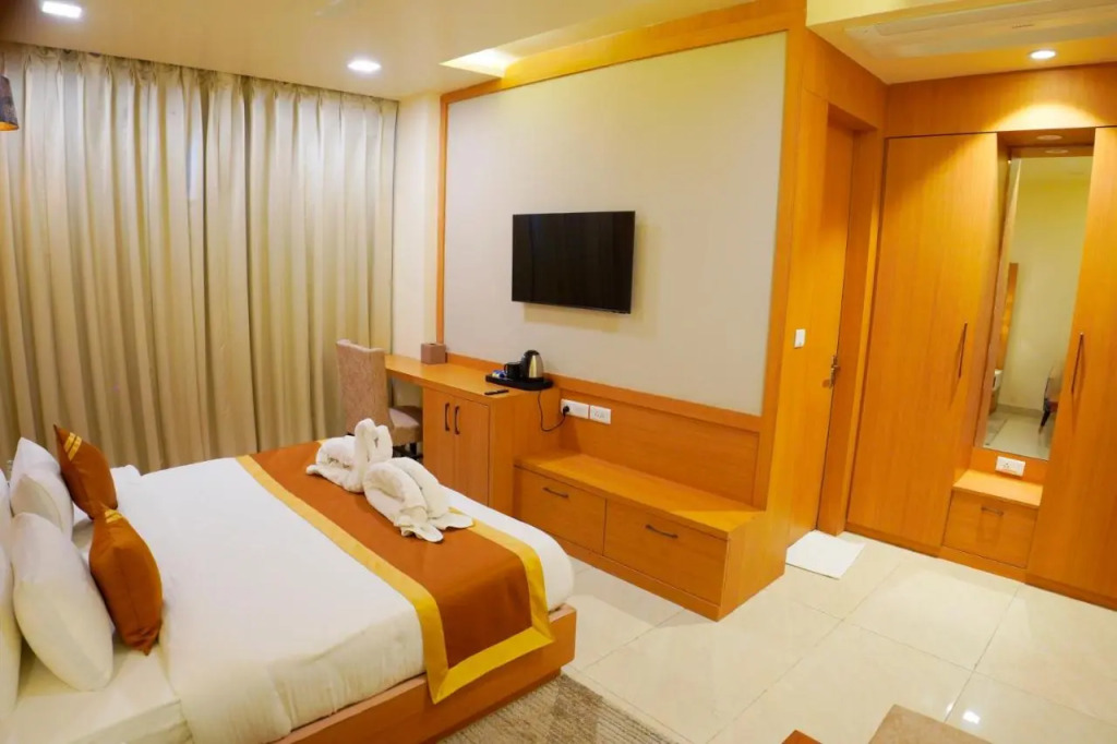Hotel Cheer Royale