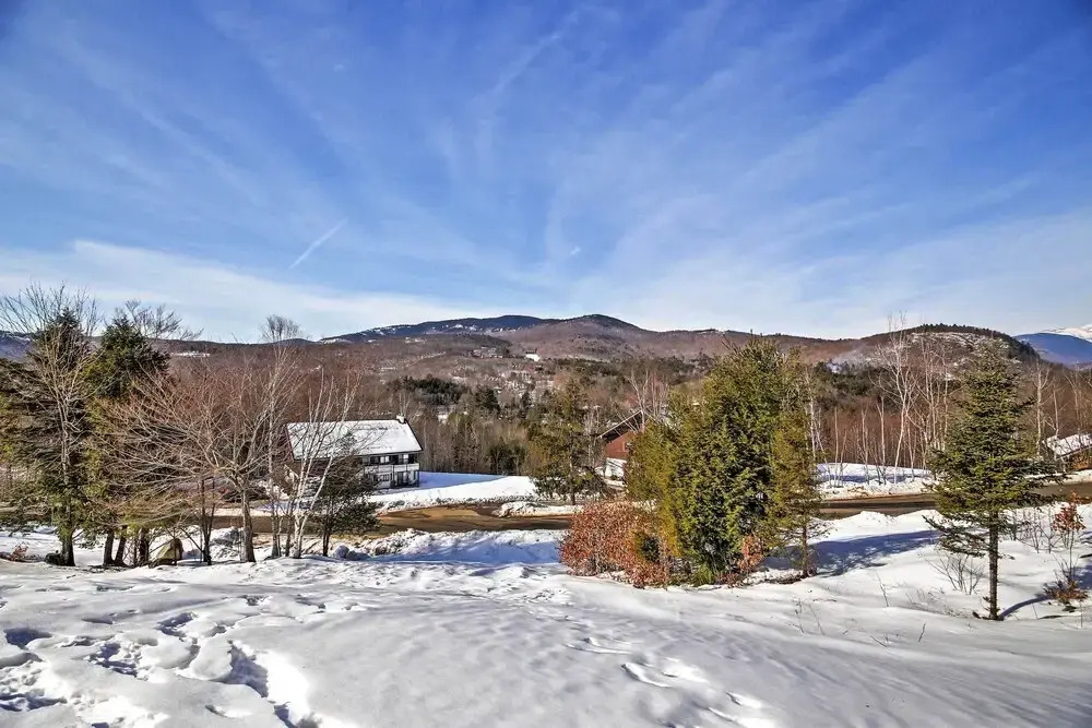 Scenic Bartlett Home w/ Deck - 1 Mi to Storyland!