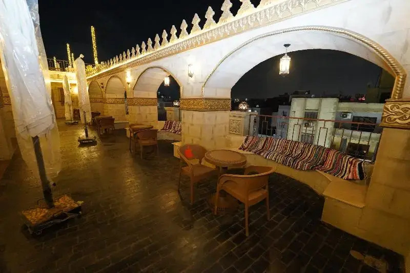 Pyramids Khan Hotel