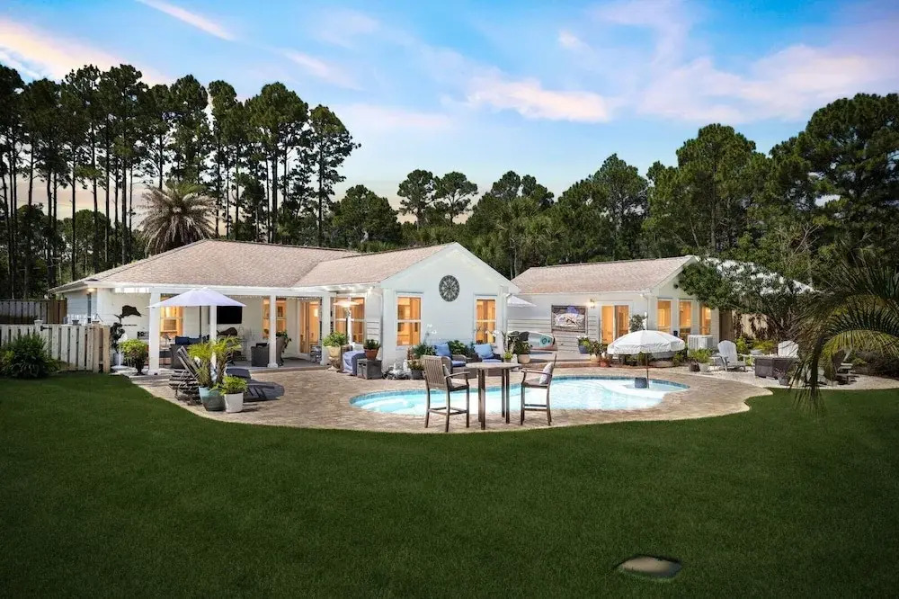 Private Backyard Oasis With Heated Pool, 4 BR, Bikes & Pond