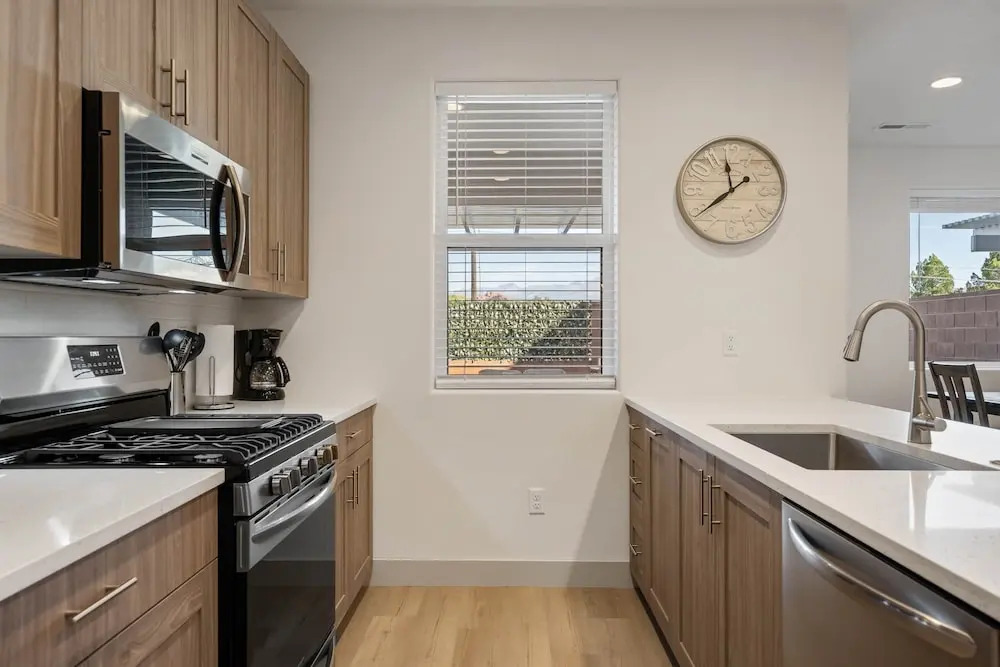 Hallser's Hive #4 3 Bedroom Townhouse