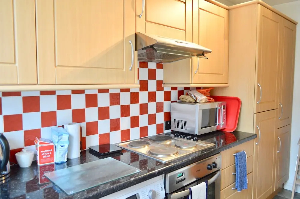 1 Bedroom Flat With Box Room In Edinburgh