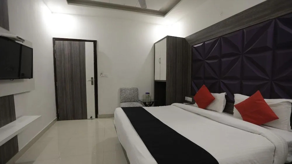 OYO 77326 Hotel Royal View