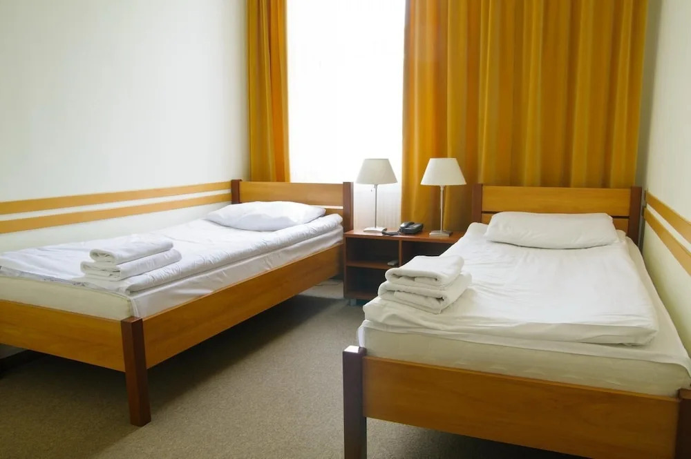 Baza Hotelowa Bobrowiecka 9